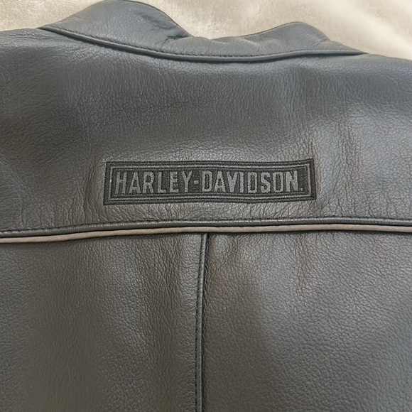 Harley Davidson Leather Vest - Picture 5 of 5